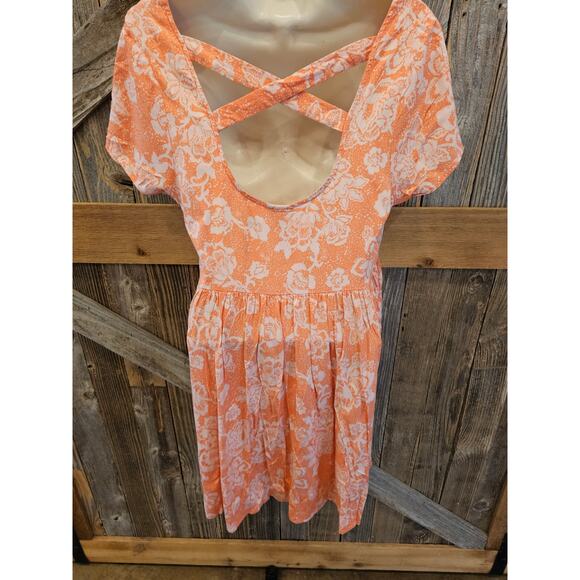 Torrid size 00 babydoll criss cross back floral peach color tunic (M /L) casual - Picture 2 of 7